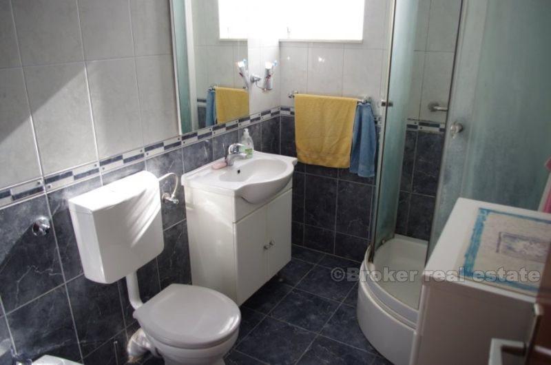 Two-bedroom apartment near campus