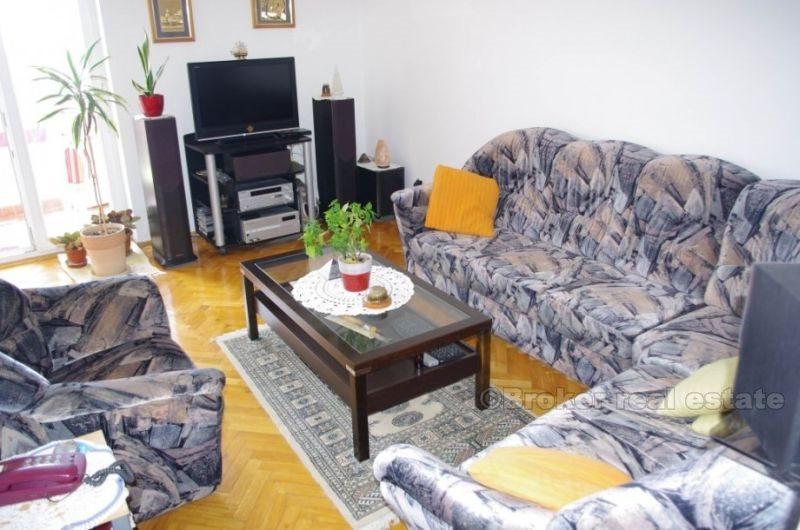 Dvosobni stan u blizini kampusa