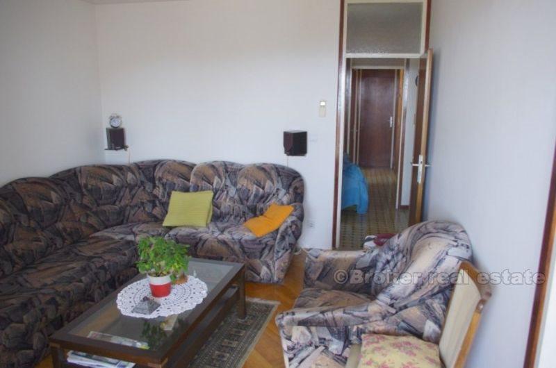 Трехкомнатная квартира возле кампуса