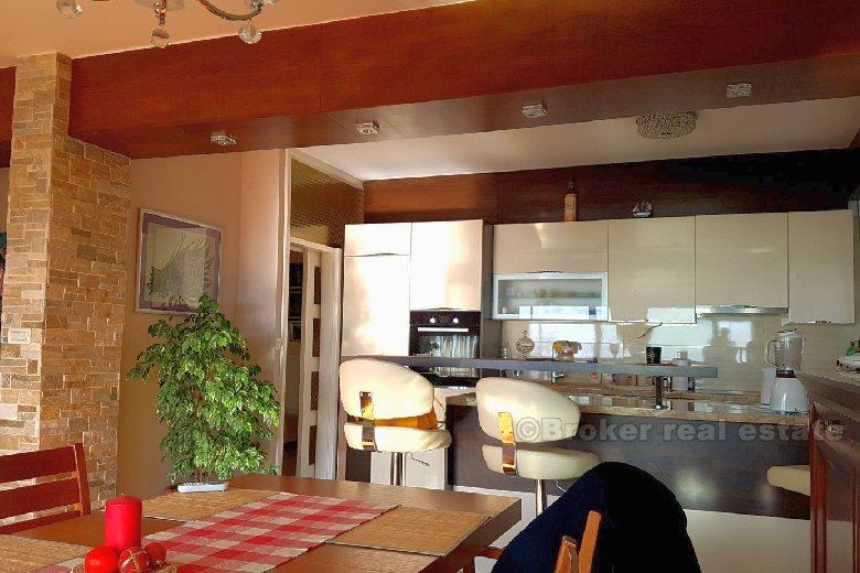 Appartement de trois chambres avec vue sur la mer (Meje), à vendre