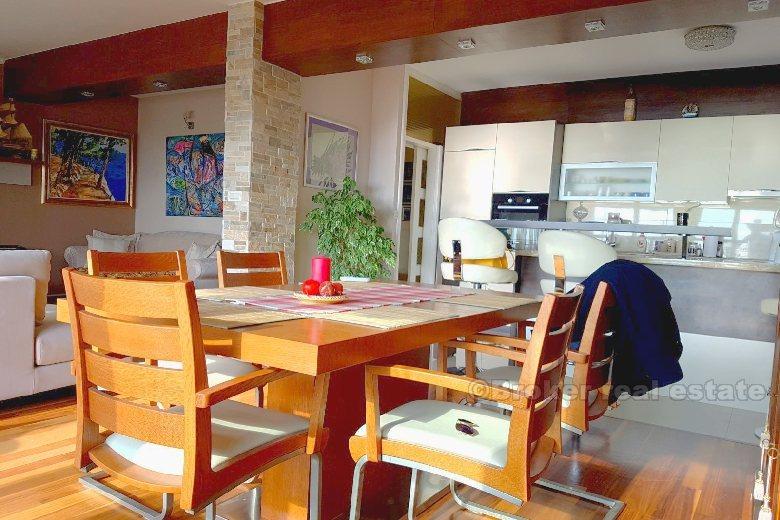 Appartement de trois chambres avec vue sur la mer (Meje), à vendre