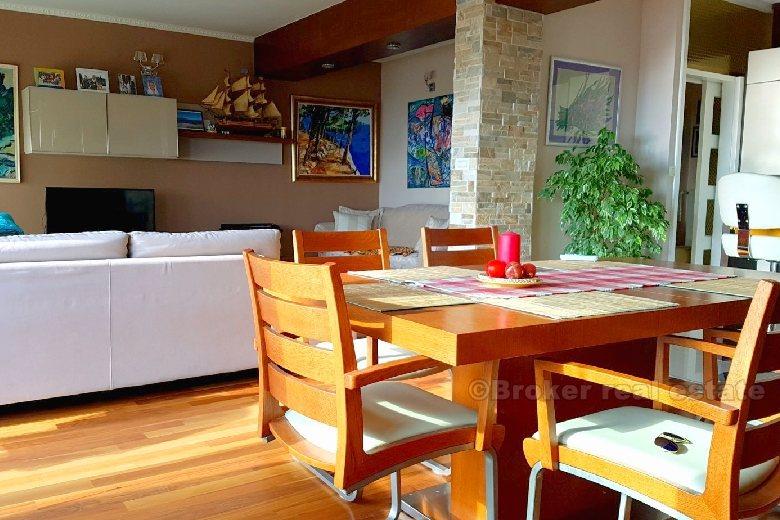 Appartement de trois chambres avec vue sur la mer (Meje), à vendre