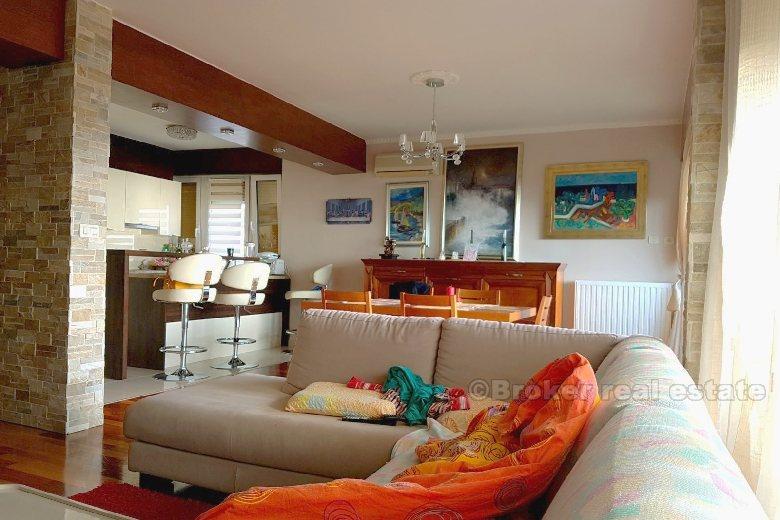 Apartament z trzema sypialniami z widokiem na morze (Meje), na sprzedaż