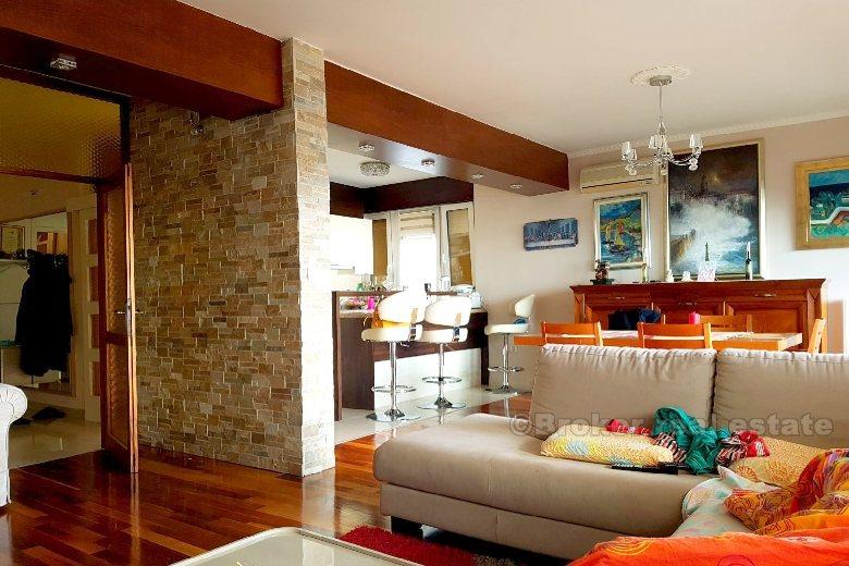 Appartement de trois chambres avec vue sur la mer (Meje), à vendre