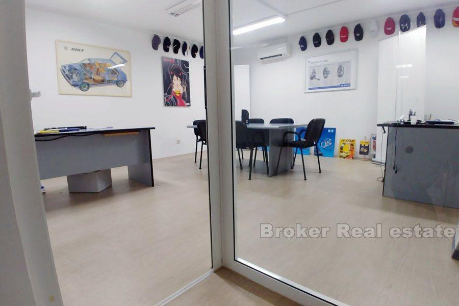 Bol, business space of 100m2 and 140m2 warehouse, for sale