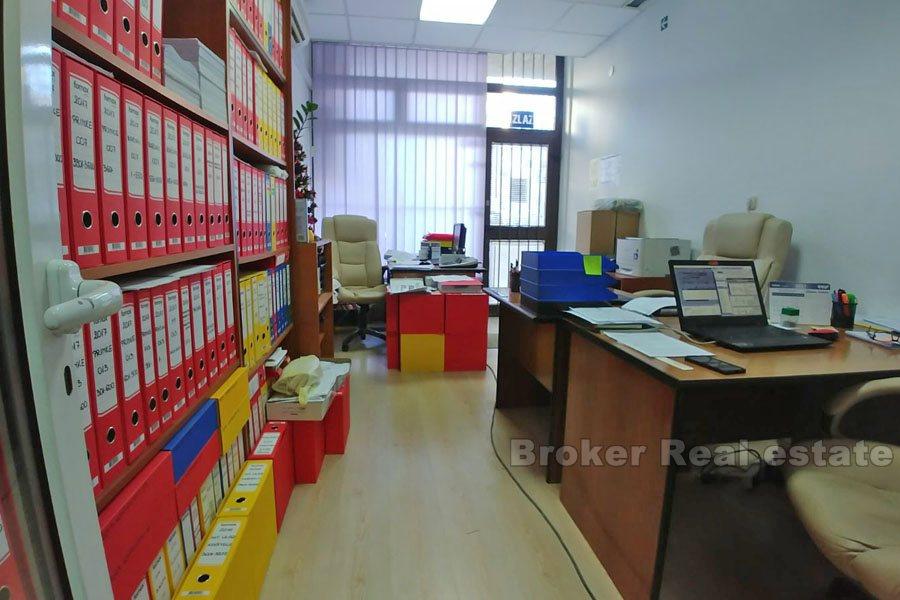 Bol, powierzchnia handlowa o powierzchni 100m2 i 140m2, na sprzedaż