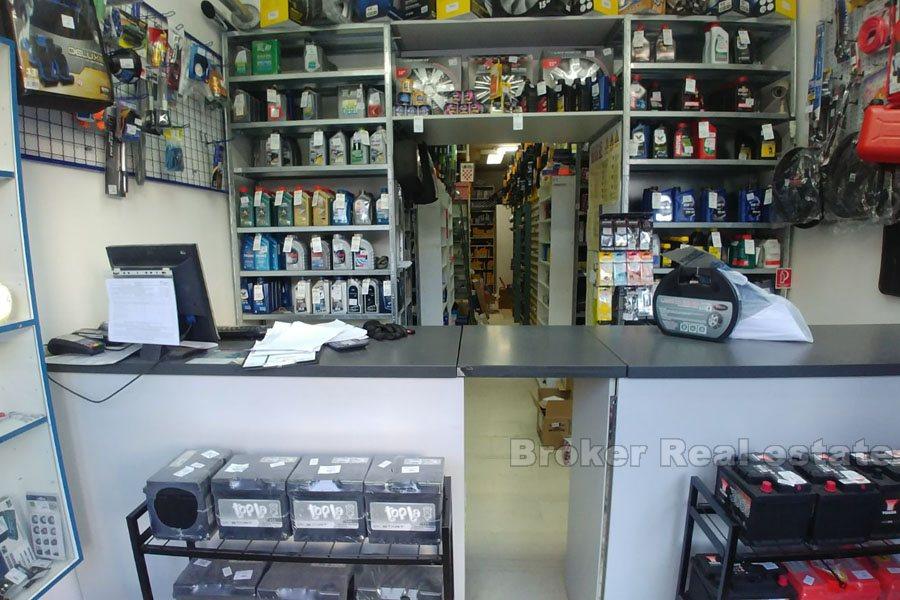 Bol, business space of 100m2 and 140m2 warehouse, for sale