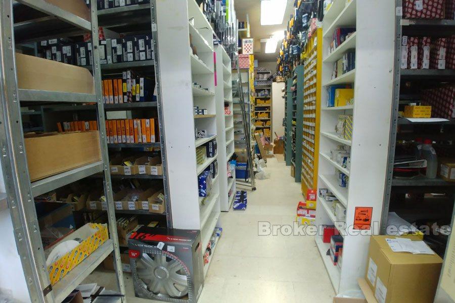 Bol, affärsutrymme på 100m2 och 140m2 lager, till salu