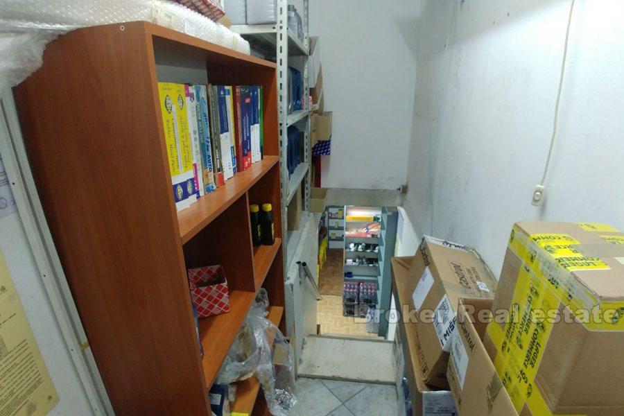 Bol, affärsutrymme på 100m2 och 140m2 lager, till salu