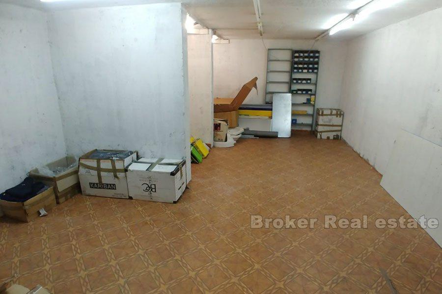 Bol, affärsutrymme på 100m2 och 140m2 lager, till salu