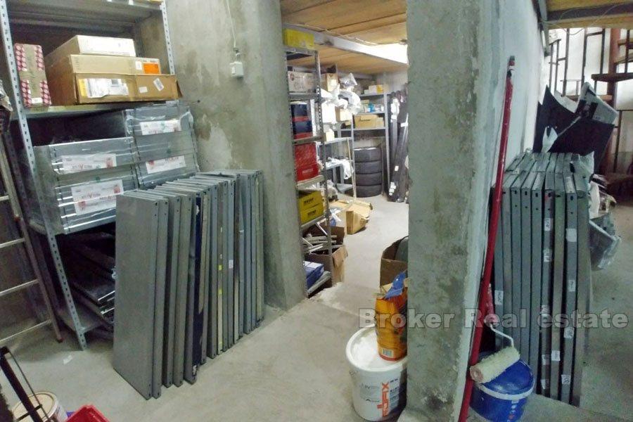 Bol, affärsutrymme på 100m2 och 140m2 lager, till salu