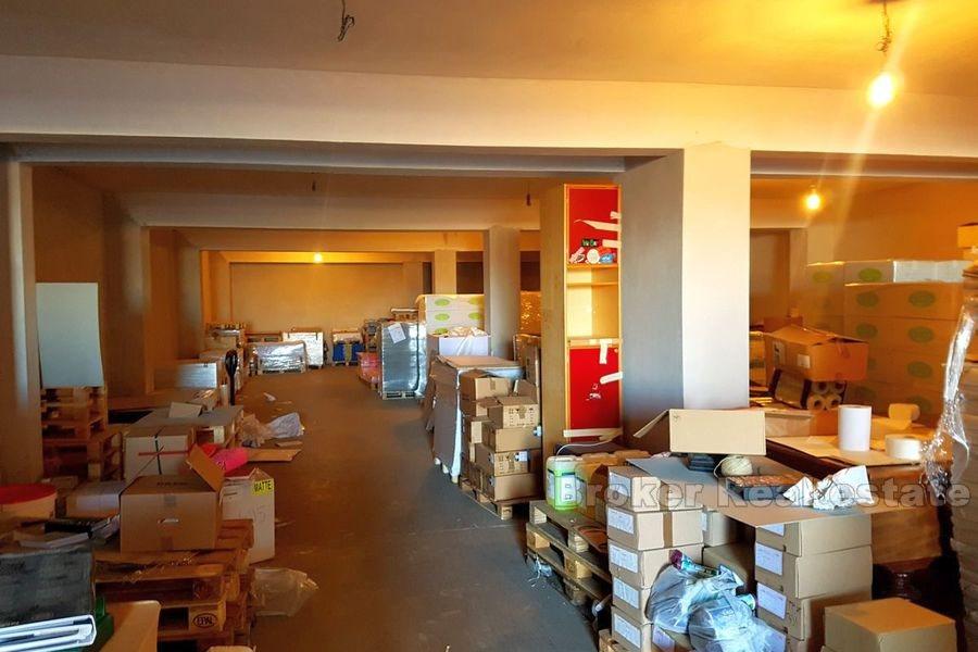 Stinice, obchodní prostor na třech podlažích, k prodeji