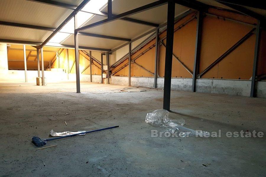 Stinice, obchodní prostor na třech podlažích, k prodeji