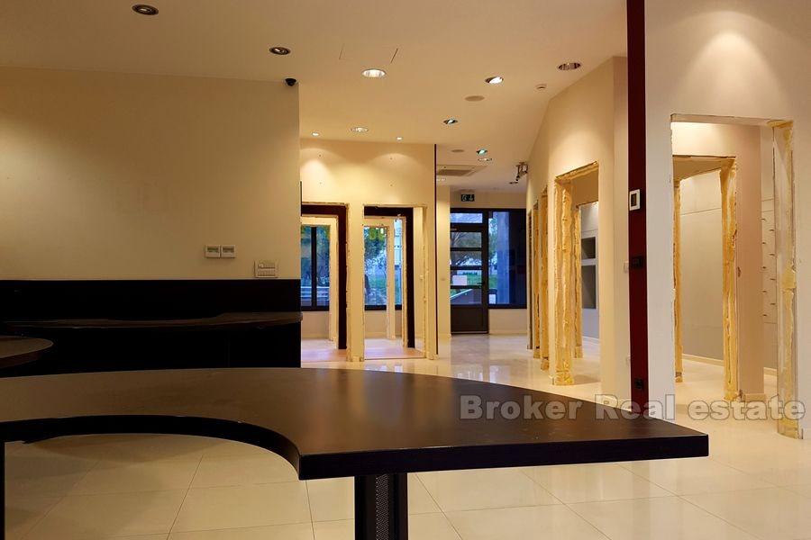 Bol, business space of 116m2 for rent