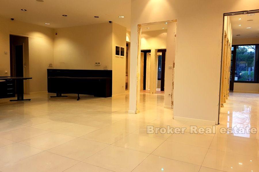 Bol, business space of 116m2 for rent