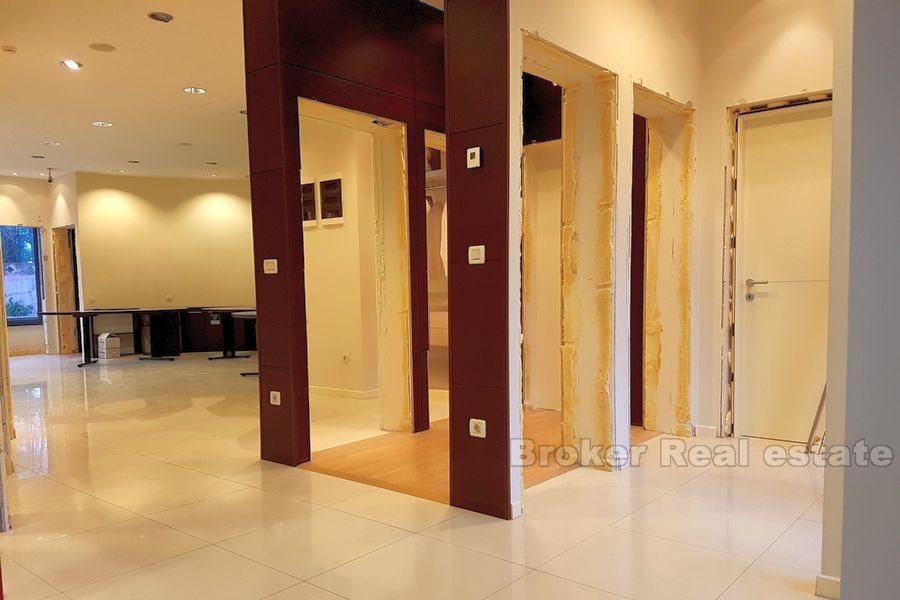 Bol, business space of 116m2 for rent