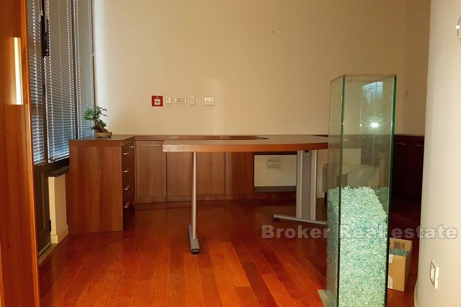 Bol, poslovni prostor od 116m2 za najam