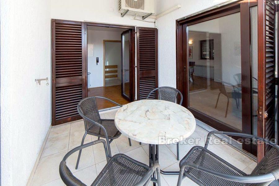 Камен, двухквартирный дом с гаражом, на продажу