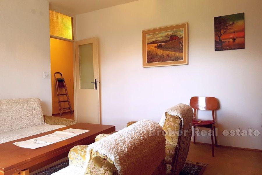 Bol, dvosoban stan, na prodaju