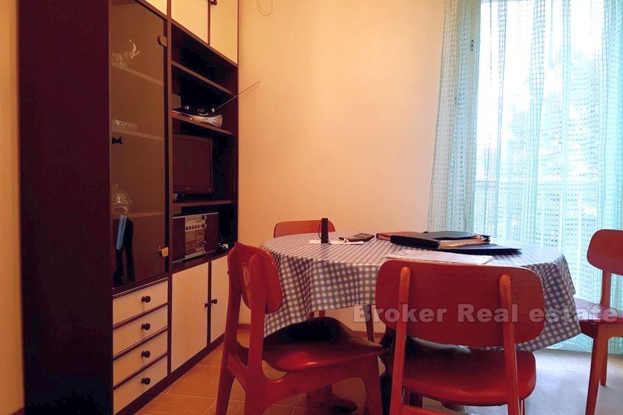 Bol, dvosoban stan, na prodaju