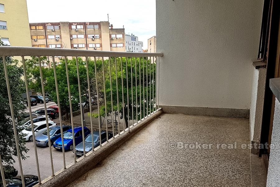 Confortable appartement de deux chambres, à vendre