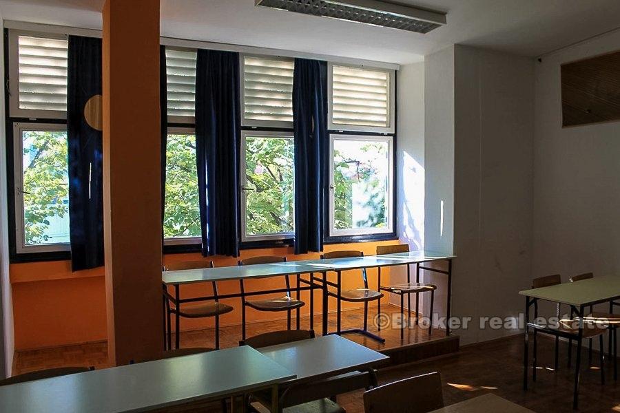 Dwupoziomowa przestrzeń biznesowa na sprzedaż