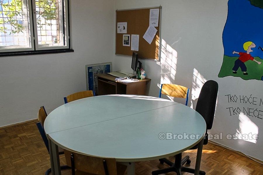 Dwupoziomowa przestrzeń biznesowa na sprzedaż