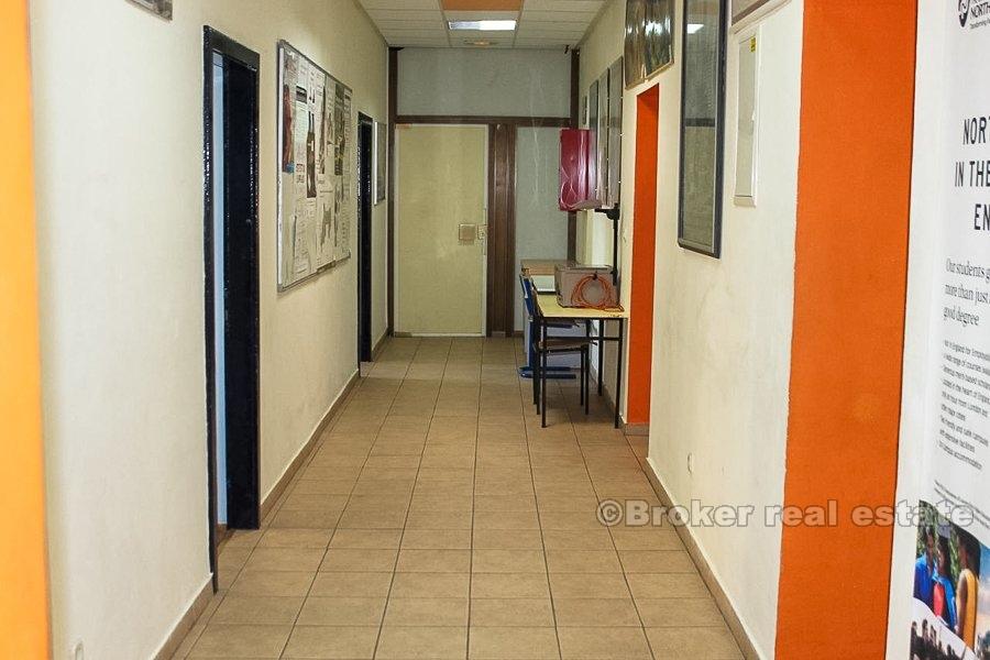 Dwupoziomowa przestrzeń biznesowa na sprzedaż