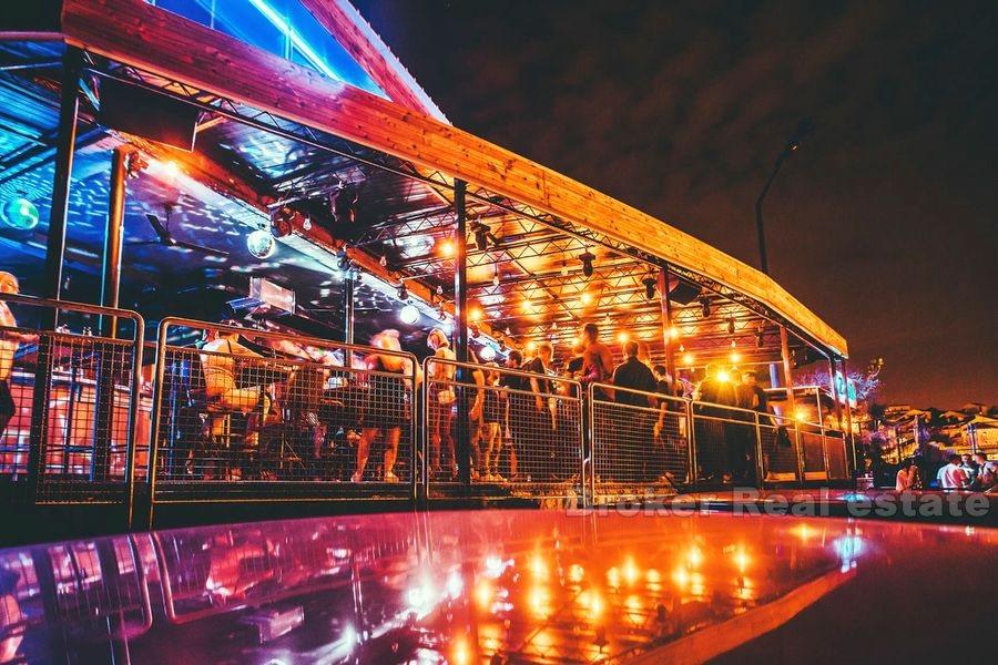 Zenta, Nachtclub / Catering