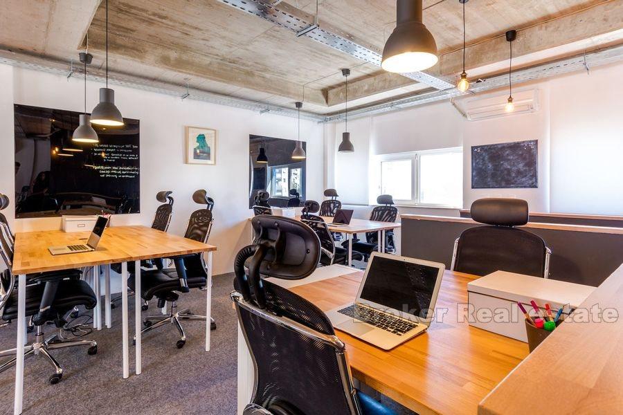 Ufficio in un edificio per uffici