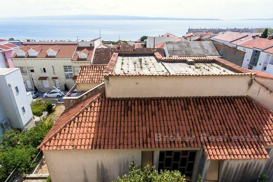 Trstenik, samostatně stojící dům ve třech patrech