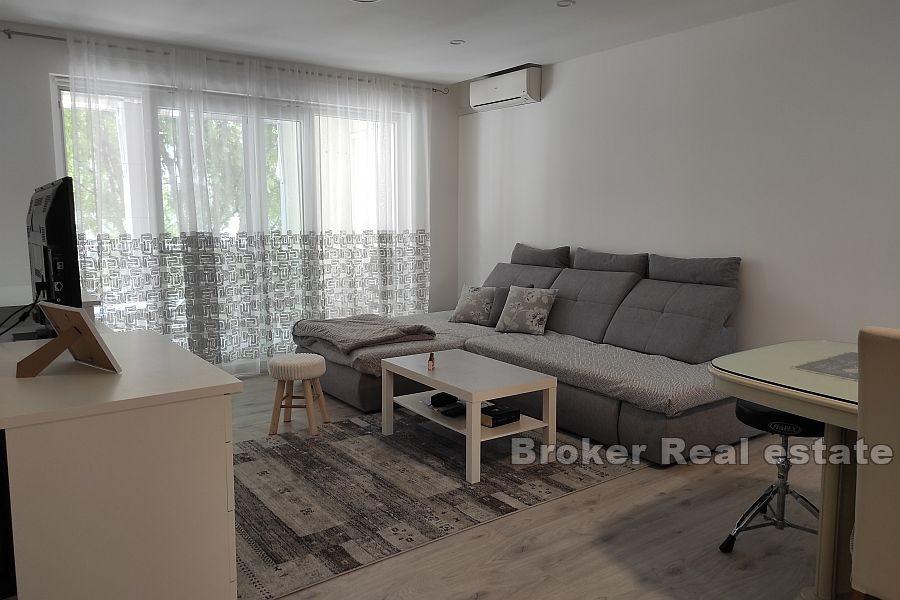 Znjan, Drei-Zimmer-Wohnung in zwei Wohnungen aufgeteilt