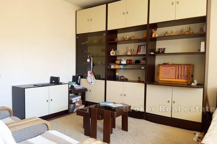 Gripe, to-roms leilighet med fin utsikt