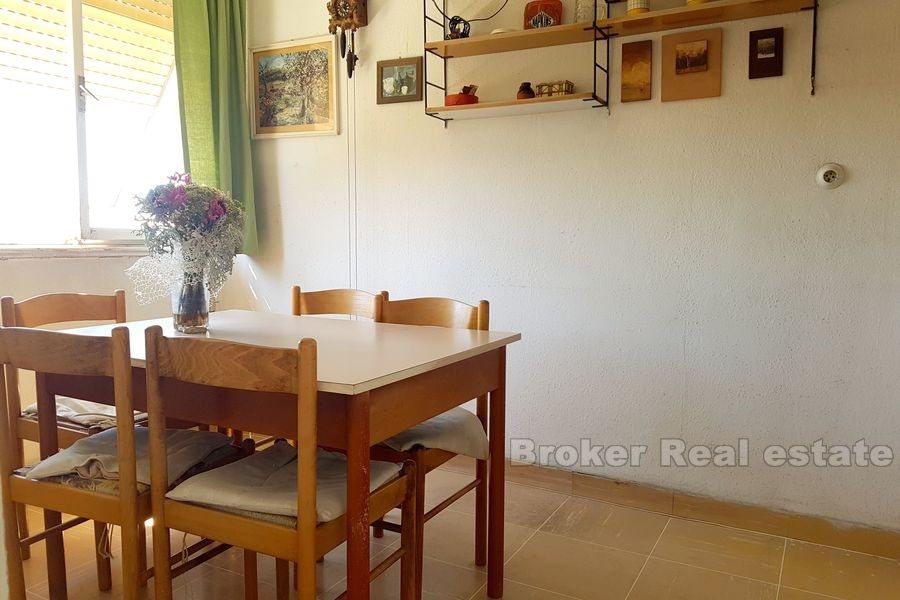 Gripe, to-roms leilighet med fin utsikt