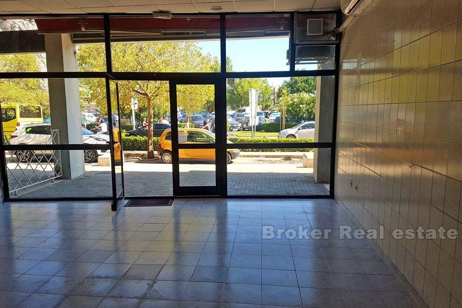 Sales and exhibition business premises