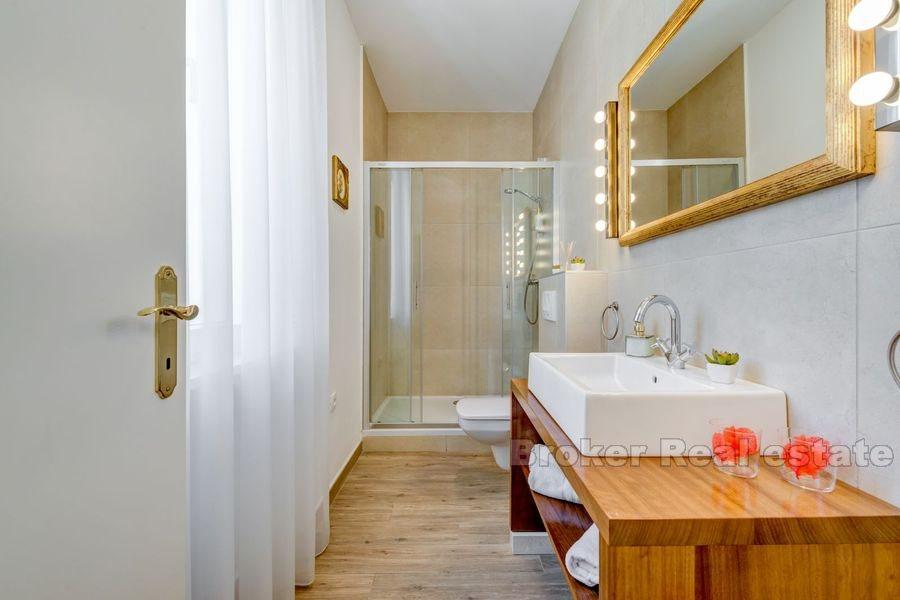 Varos, apartment with three bedrooms for tourism