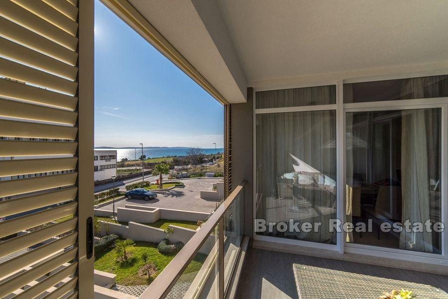 Znjan, moderne Wohnung mit drei Schlafzimmern und Meerblick