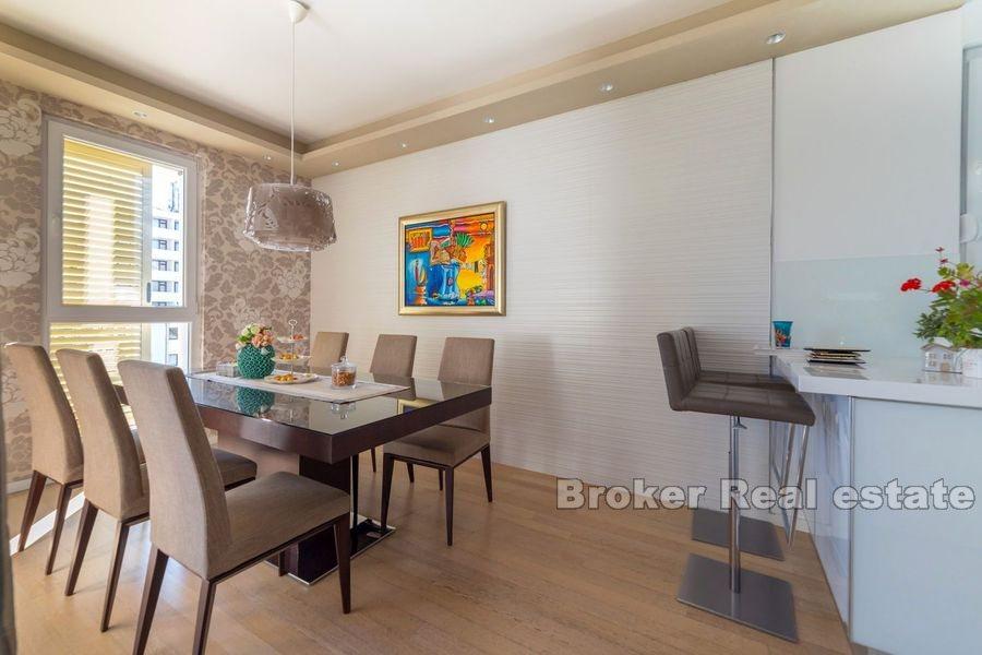 Znjan, moderno appartamento con tre camere da letto con vista mare