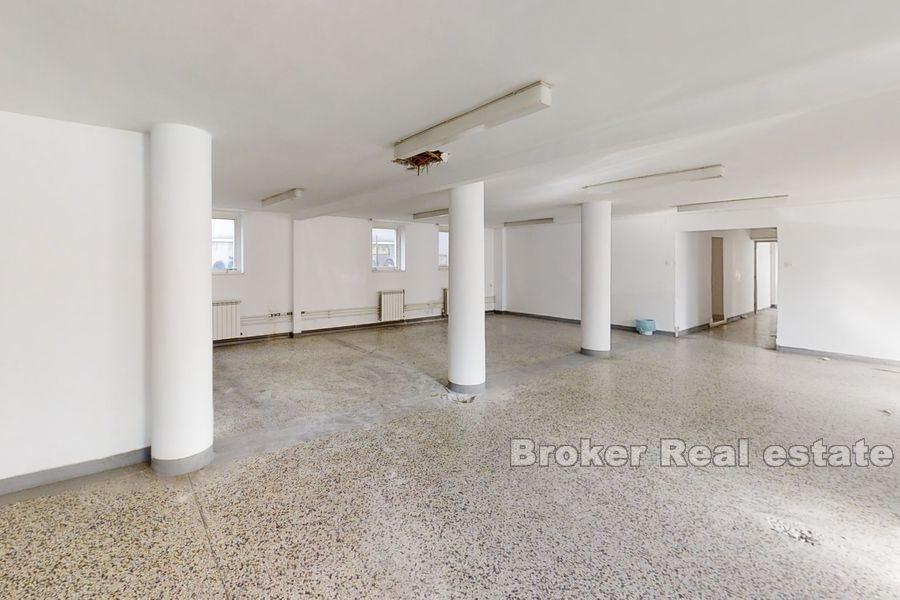 Офисное здание для адаптации