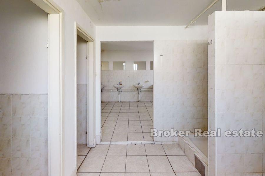 Kancelářská budova pro přizpůsobení