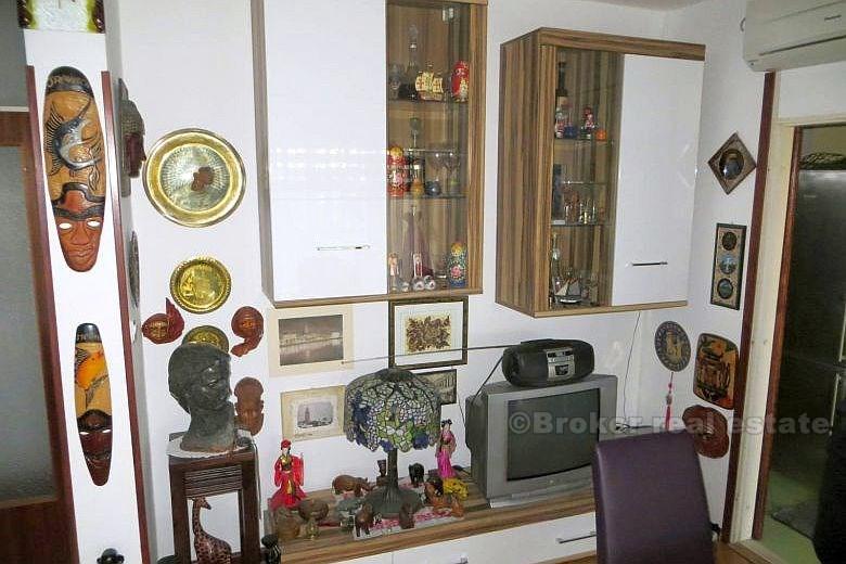 Zweistöckige Wohnung, zum Verkauf