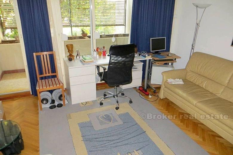 Zweistöckige Wohnung, zum Verkauf