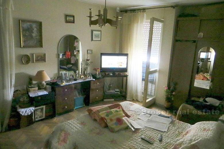 Appartement de trois chambres, à vendre