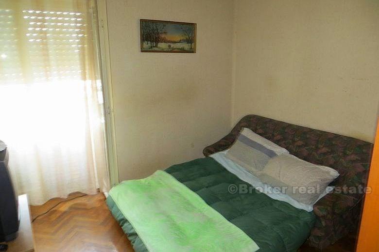 Appartement de trois chambres, à vendre