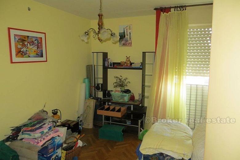 Appartement de trois chambres, à vendre
