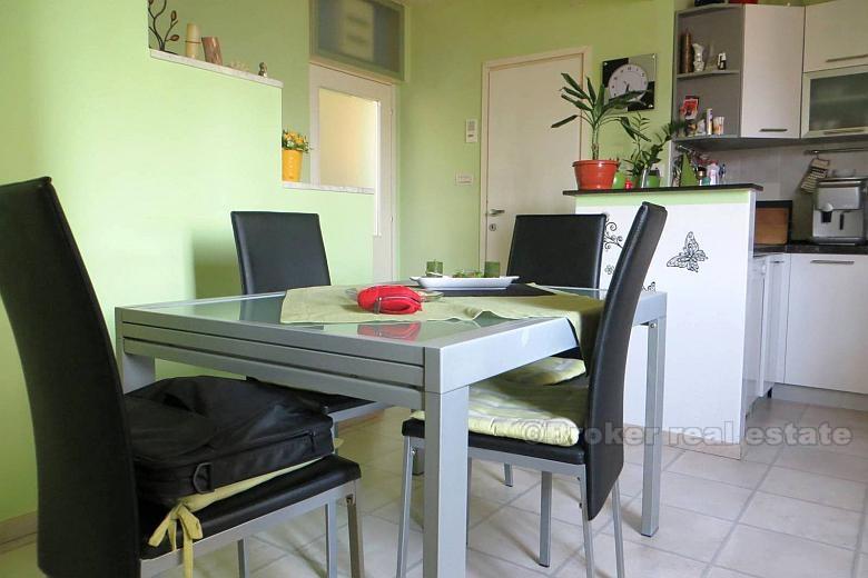 Renovert to nivå leilighet, for salg