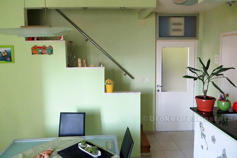 Renovert to nivå leilighet, for salg