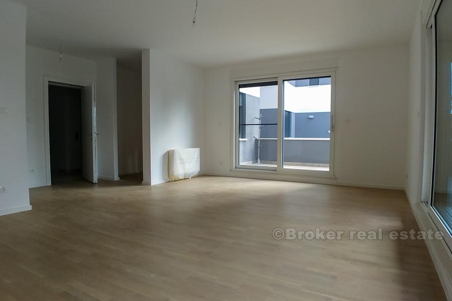 Przestronny apartament z trzema sypialniami do wynajęcia