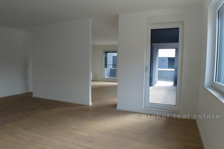Przestronny apartament z trzema sypialniami do wynajęcia