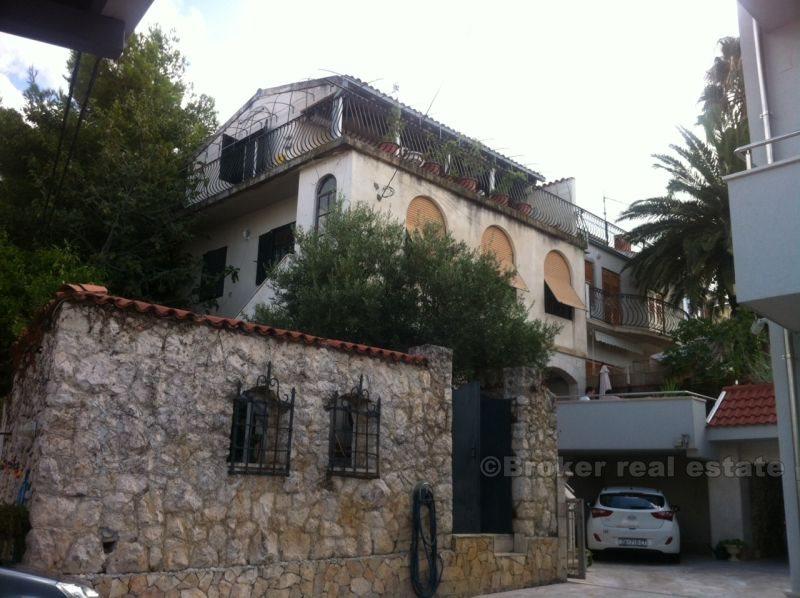 Appartamento duplex con vista sul mare, in vendita